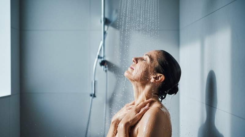 kisa ve duzenli soguk dus pratigi