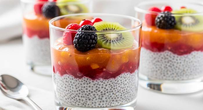 3 Malzemeli Chia Puding ve Meyveli Komposto